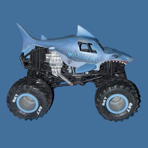Spinmasters Megalodon Monster Jam Truck Metal Body Shark 1:24 Scale B23 - Picture 5 of 11